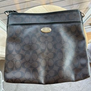 Lighty used Authentic Coach File Bag Style No. F58297